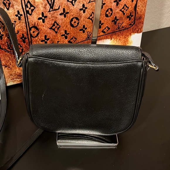 Burberry’s Vintage Leather Shoulder Bag - Picture 3 of 6